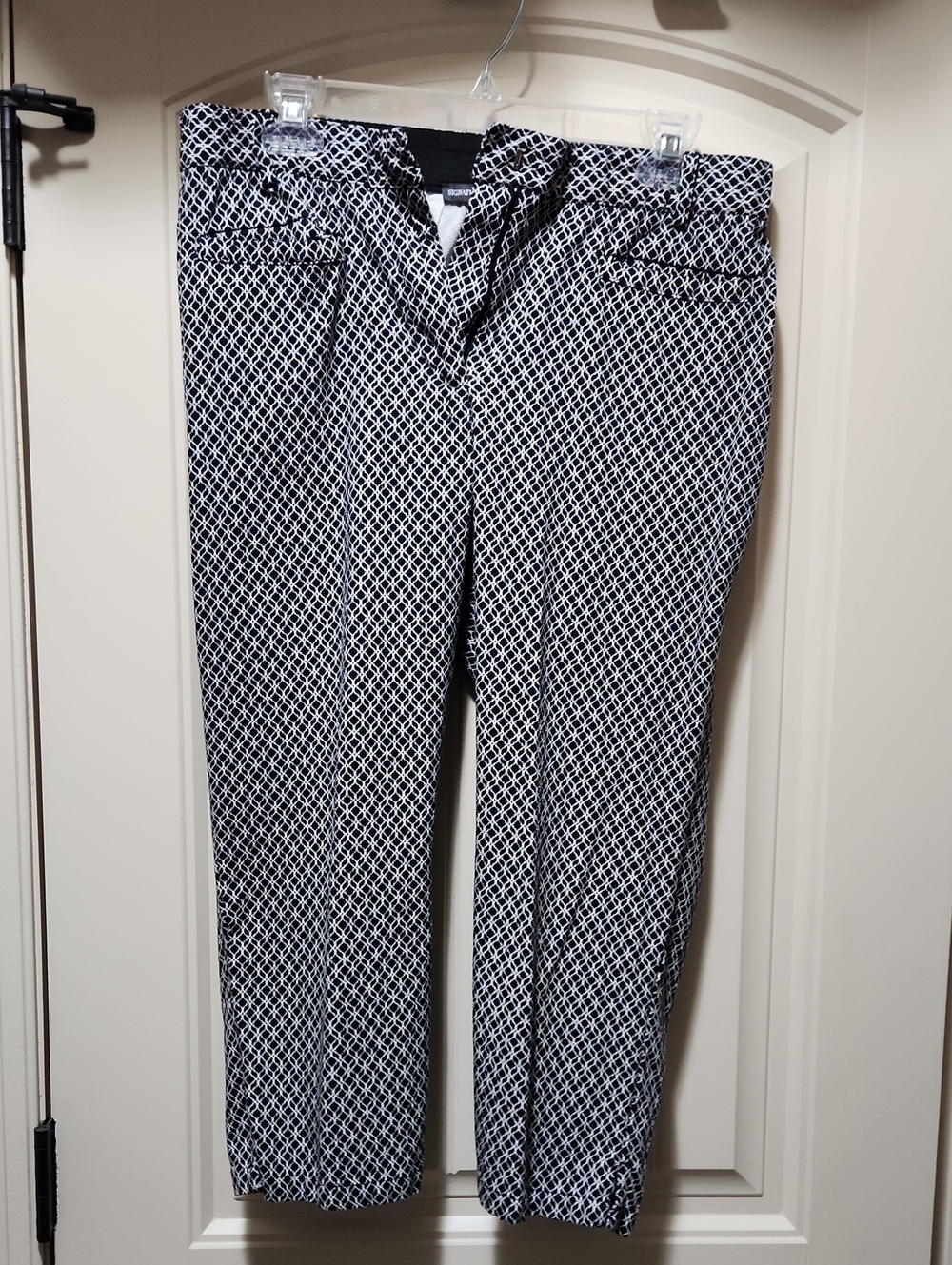 Black & White Geometric Stretch Dress Pants - Women